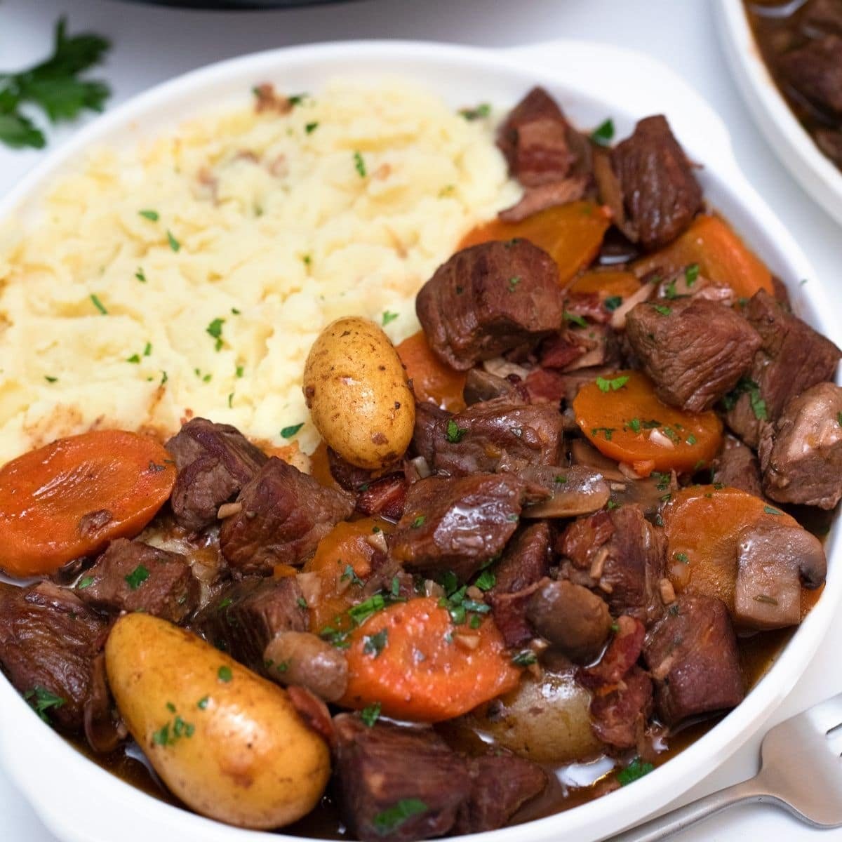 Slow cooker beef bourguignon