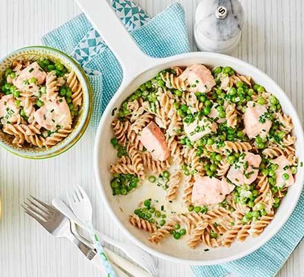 Pasta with salmon & peas