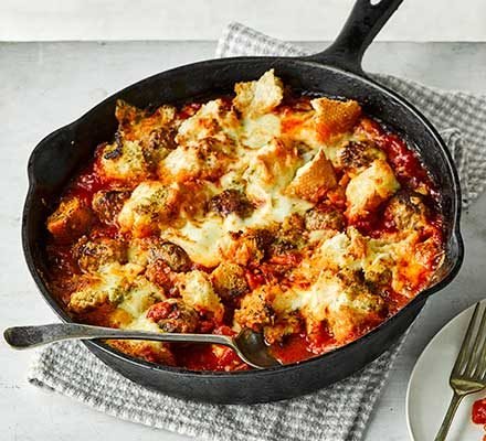 Meatball & garlic bread traybake