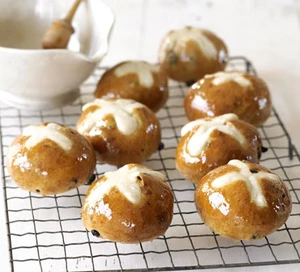 Spiced hot cross buns