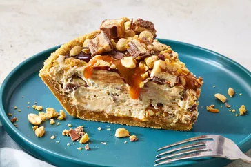 No-Bake Snickers Pie