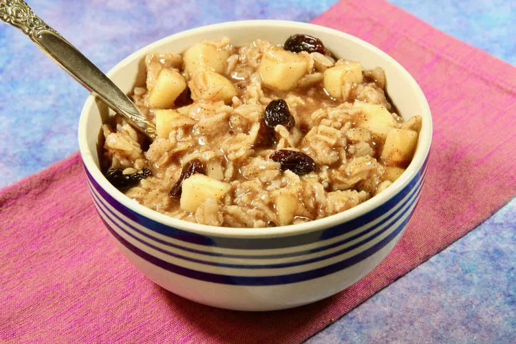 Creamy Apple Cinnamon Raisin Oatmeal